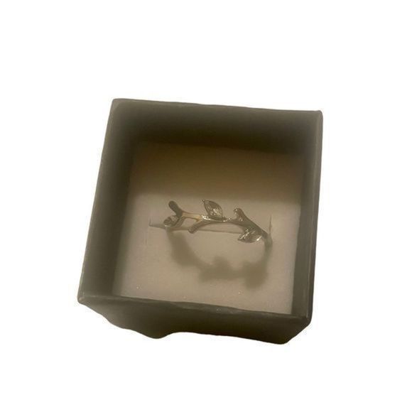 WHITE SAPPHIRE N SILVER VINE RING - Picture 3 of 7